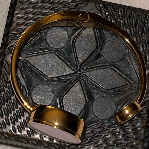 New Kate Spade Bangle Fitness
Activity Tracker - Picture 3 of 6